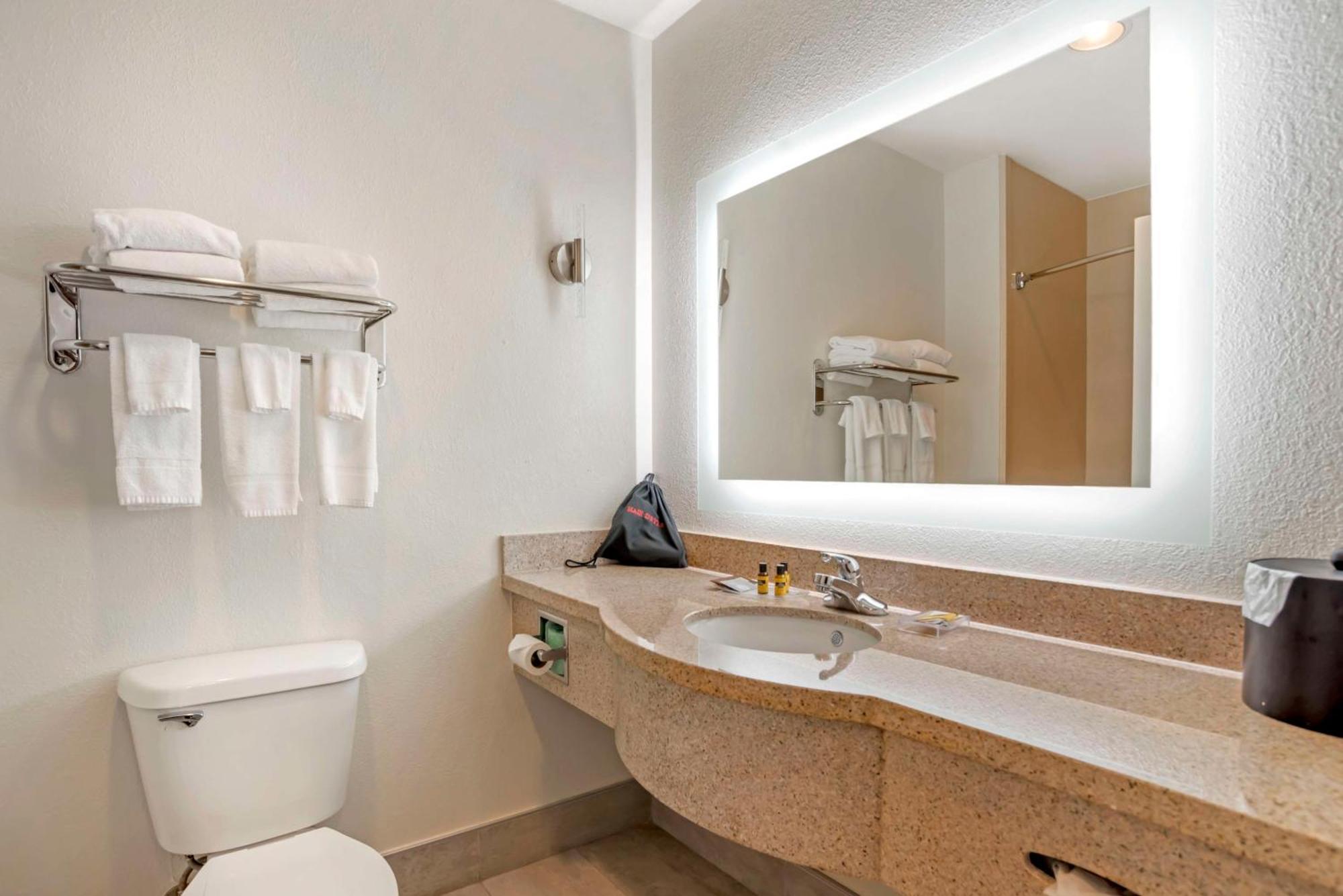Western Daphne Hotel 3*